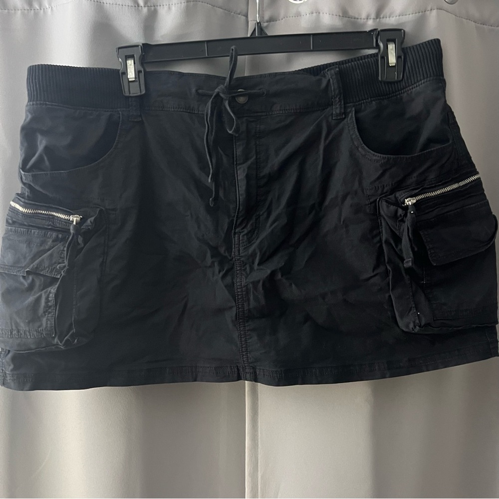 American Eagle Outfitters Black Mini Cargo Skort